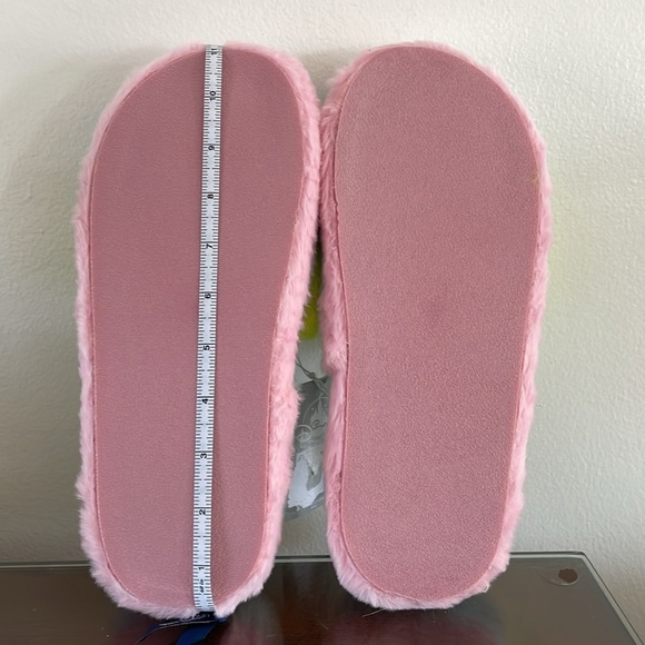 Disney Mickey and Minnie Fuzzy Slippers NWT - Picture 5 of 10